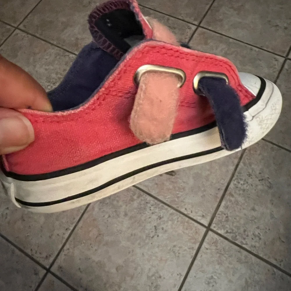 Converse size 6